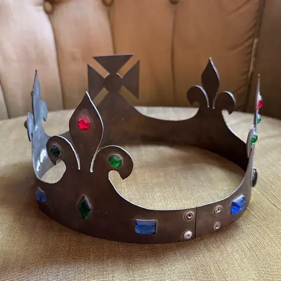 Metal jeweled prop crown - Picture 2 of 6